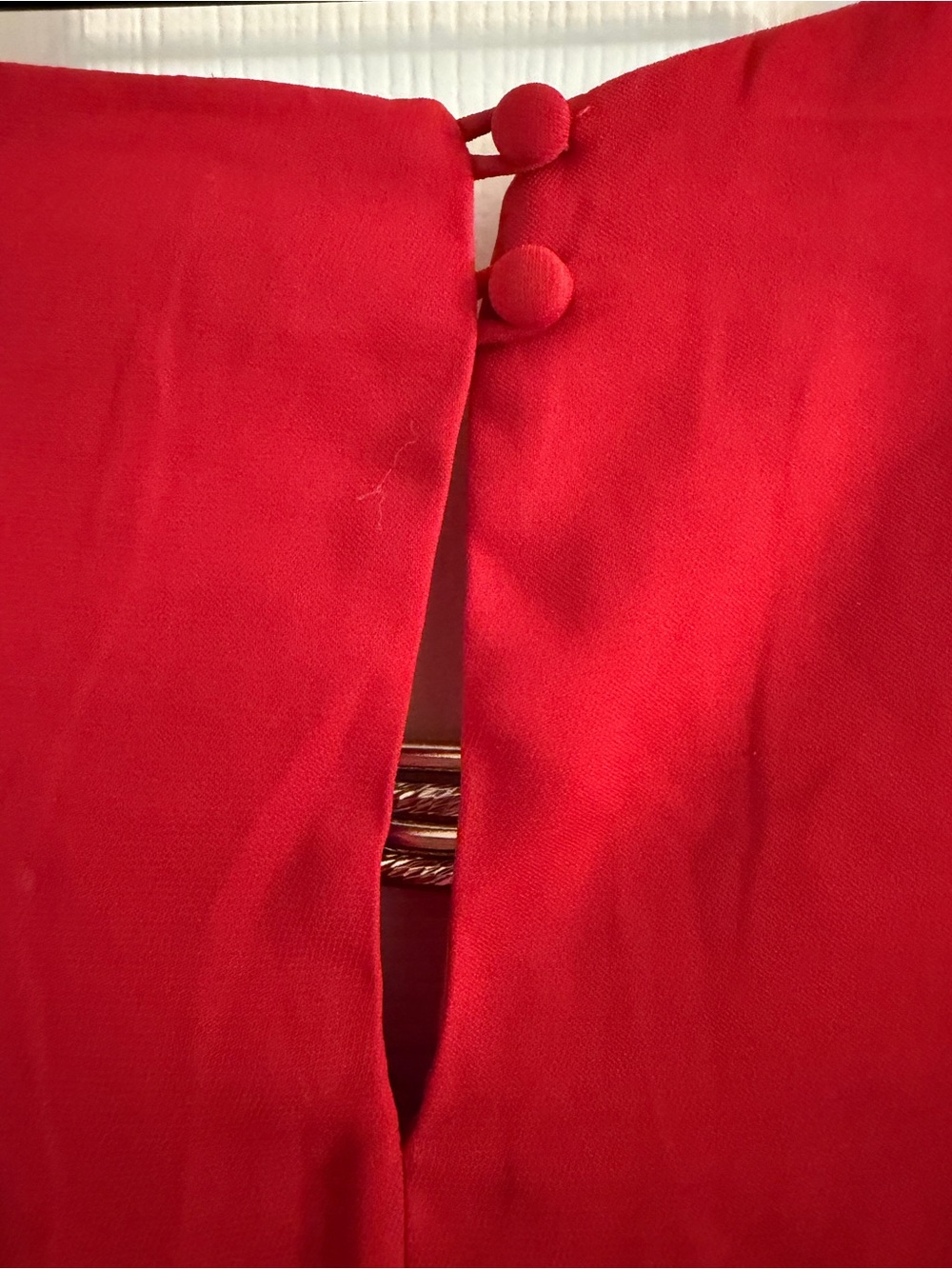 White House Black Market Red Sleeveless Blouse XL Gold Hardware Keyhole Top - Picture 5 of 6